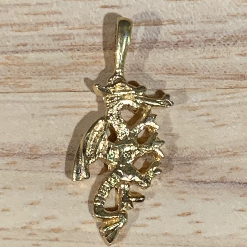 Vintage Dragon Pendant Women OS Gold Tone Textured Mythical Fantasy Charm